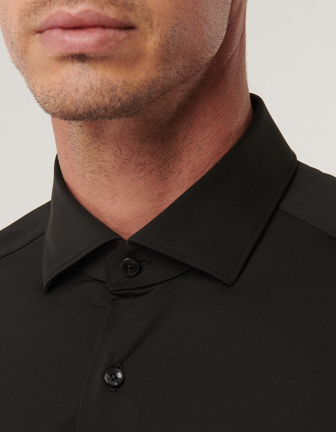 Camisa Cuello francés pequeño Liso Sarga Negro Slim Fit 2